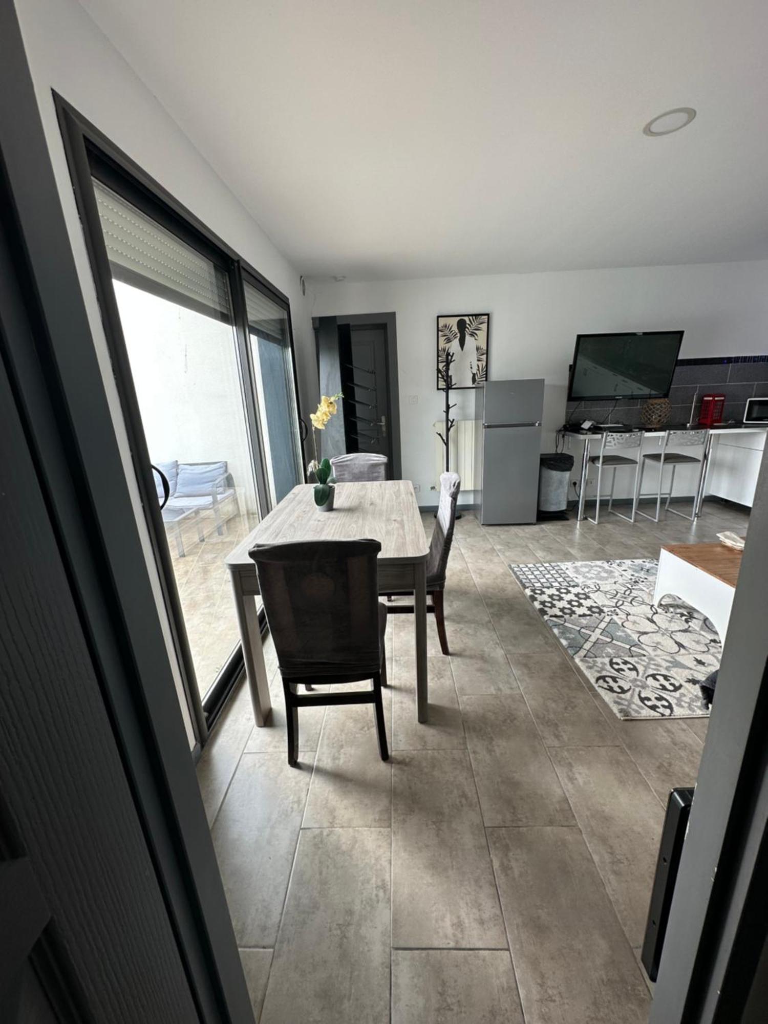 Superbe Appartement Avec Piscine Et Spa Privatif Villeneuve-les-Beziers Bagian luar foto